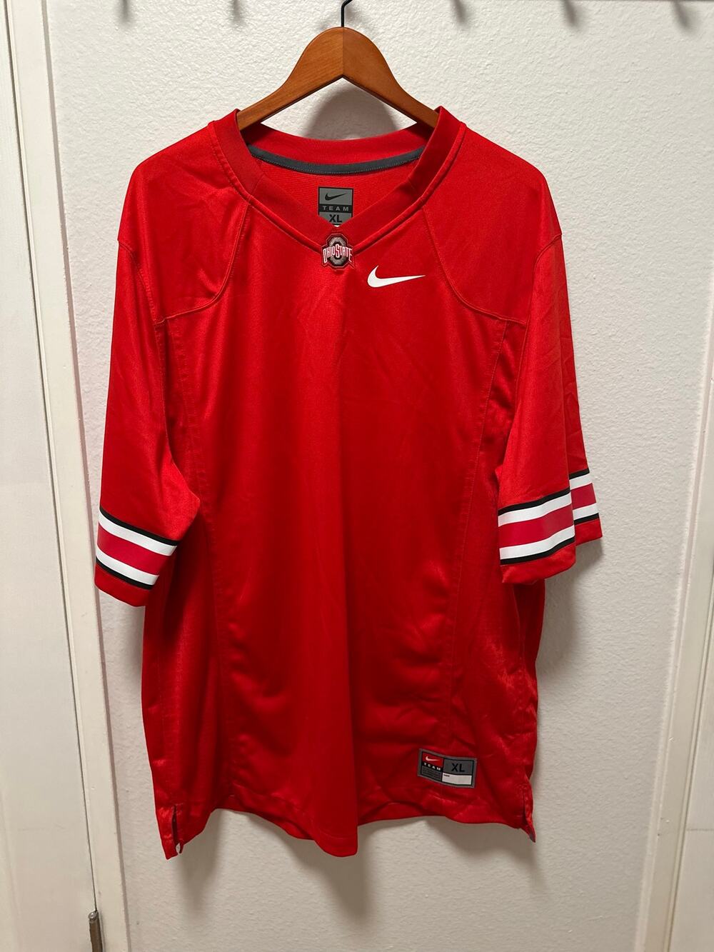 Nike Ohio State Buckeyes Football Jersey, Size XL.